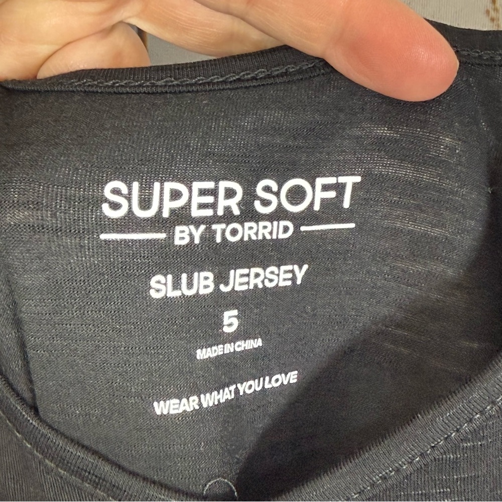 NWT, Torrid Black Blouse with White Stitching Ruffle Sleeves. Size 5X Super Soft - Picture 3 of 6